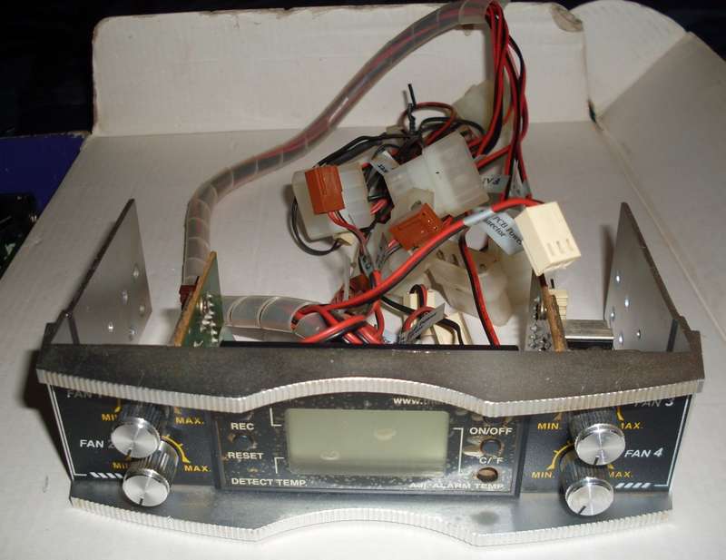Thermaltake 4-Fan Controller 5.25 inch Molex with Temp (2004)
