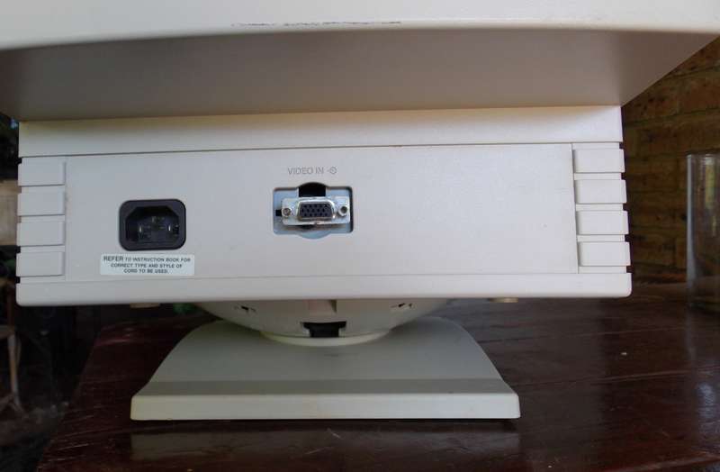 Compaq V50 Model 610 CRT VGA Monitor 15 Inch (1997)