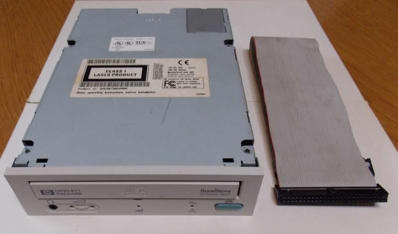 HP SureStore 6020 CD Writer SCSI with Cable (1997)