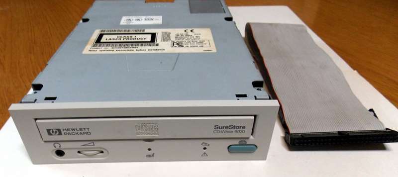 HP SureStore 6020 CD Writer SCSI with Cable (1997)