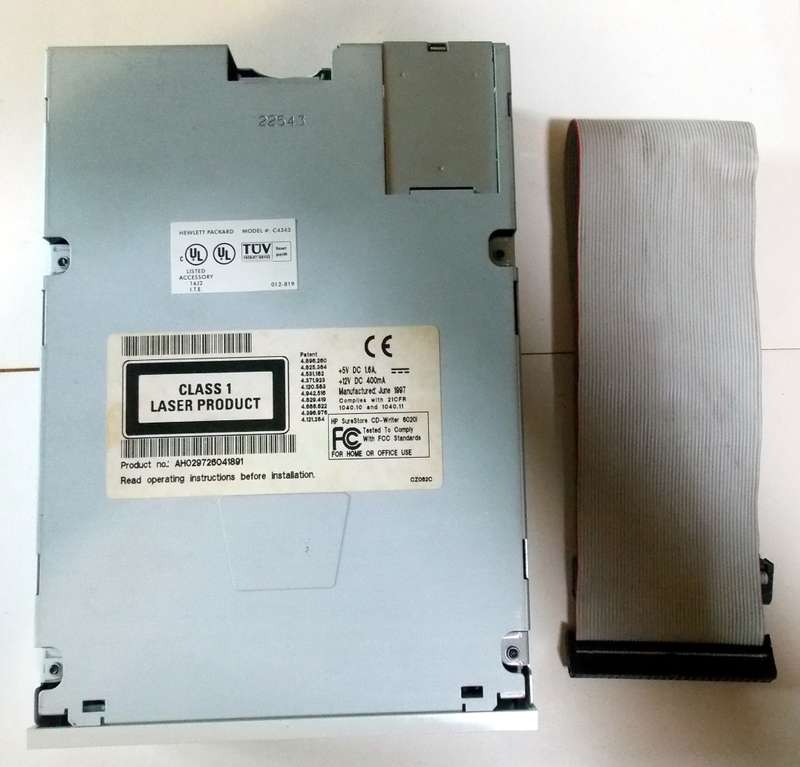 HP SureStore 6020 CD Writer SCSI with Cable (1997)
