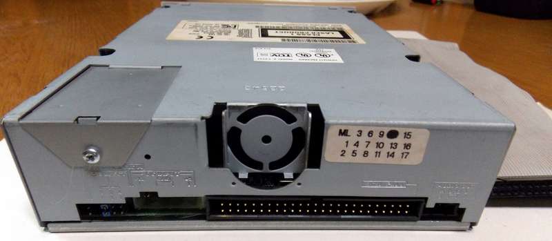 HP SureStore 6020 CD Writer SCSI with Cable (1997)
