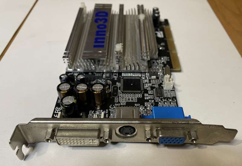 Inno3D Tornado nVidia GeForce FX5200 AGP 128MB 64-Bit (2004)