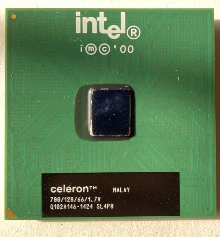 Intel Socket 370 Coppermine Celeron 700Mhz SL4P8