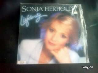 SONJA HERHOLDT. LIEFDESLIG. A SOUTH AFRICAN AFRIKAANS RECORD. 1984. COVER HAS SLIGHT WEAR.VINYL GOOD