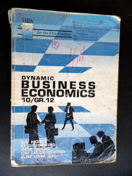DYNAMIC BUSINESS ECONOMICS 10/GR. 12. 2001. TEST BOOK IS VERY WORN. HAS PLENTY WRITING IN IT.