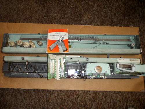 FULL EMPISAL VIKNTTING MACHINE. PLEASE NOTE CONDITION. COMES IN A CARRY CASE. BOX OF PARTS SUPPLIED.