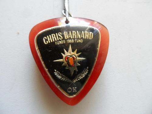 CHRIS BARNARD 1968 FUND HEART SHAPED KEYRING. MADE OF RESIN.