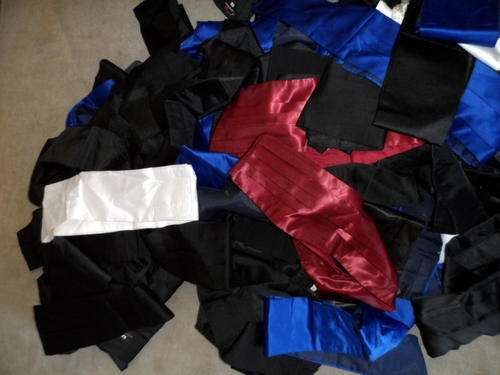BULK LOT OF VARIOUS SIZE CRAVATEUR CUMMERBANDS. BLACK/BLUE/MAROON/WHITE. ABOUT 95 OF THEM.