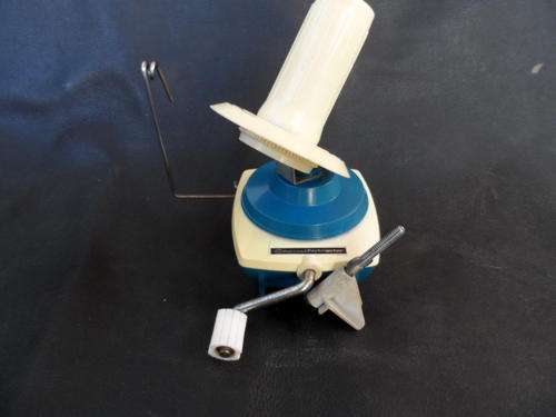 WOOL WINDER WITH BUILT IN TABLE CLAMP. EMPISAL KNITMASTER.