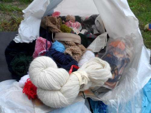 BAG OF WOOL AND KNITTING NEEDLES. SOME NEEDLECRAFT ITEMS INCLUDED.