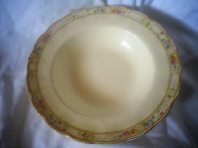 GRINDLEY ENGLAND SERVING DISH 25cm diameter