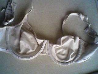 STATURE - SIZE 38D - WHITE UNDERWIRE BRA.
