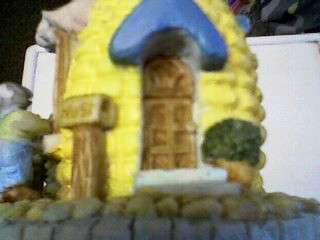 CORN MICE SHOP. VERY CUTE WITH LOTS OF DETAIL. 6 CM DIAMETER BY 6 CM HIGH.
