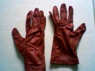 RED LADIES GLOVES. SIZE: 7 SMALL.