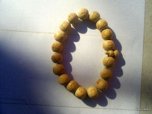 WOODEN BEADS BANGLE.