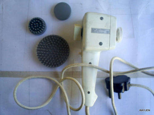 PIFCO ELECTRIC MASSAGER. MODEL NO: 1556. MADE IN ENGLAND. 3 ATTACHMENTS.WORKING.