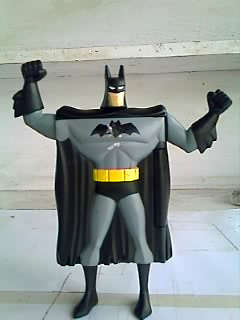 BATMAN ACTION FIGURINE FROM McDONALDS. OPENS UP.