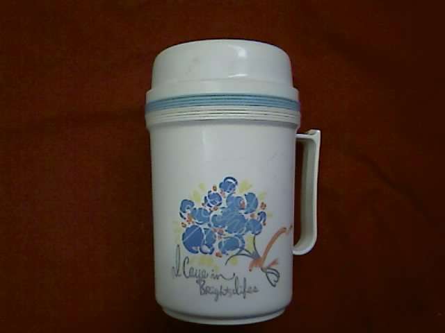 SOUP/COFFEE OR TEA FLASK WITH WIDE MOUTH. STAINLESS STEEL INNER. TAKES ABOUT 1 1/2 CUPS.