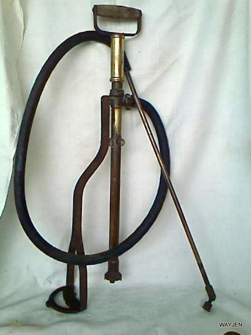 VINTAGE STIRRUP GARDEN SPRAYER PUMP FROM NESTHILL.BRASS AND COPPER.RUBBER TUBE.