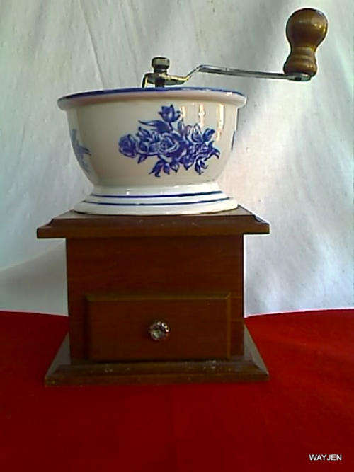 PORCELAIN AND WOOD GRINDER FOR COFFEE BEANS OR SPICES. NO CHIPS OR CRACKS.