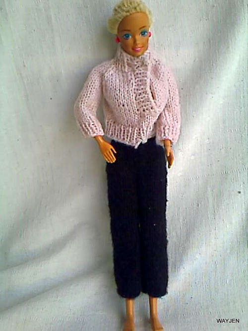 BARBIE=MATTEL INC. 1993 MALAYSIA.MOVEABLE ARMS,LEGS AND HEAD WITH EXTRA CLOTHING AND ACCESS.