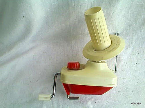 WOOL WINDER WITH BUILT IN TABLE CLAMP. PLEASE NOTE: MARKS.