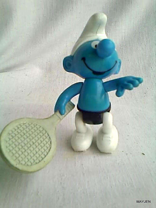 TENNIS SMURF. MADE FOR McDONALDS. PEYO. 2002. 10,5cm HIGH. MOVEABLE ARMS AND LEGS.