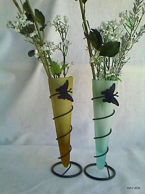 2 VASES IN WIRE CONE STANDS. NOTE: FLOWERS NOT INCLUDED.