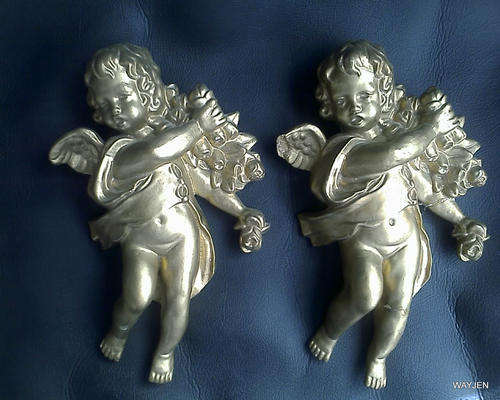2 WALL HANGING GOLD CHERUBS. PLEASE NOTE THAT THESE HAVE SLIGHT DAMAGE AND SOME ARE REPAIRED.