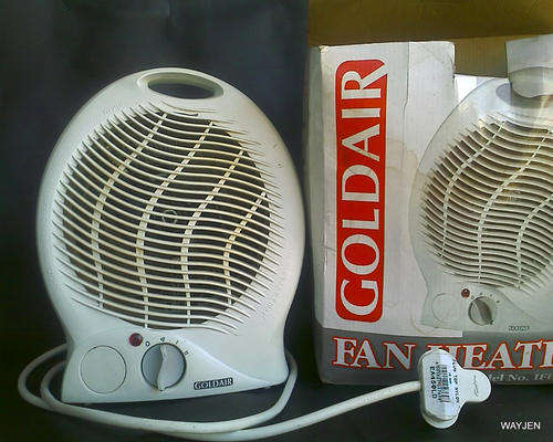 GOLDAIR FAN HEATER. WORKING 100%. BOX IS SOILED ONLY.