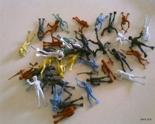 OVER 30 UNDERWATER SKIN DIVERS. VARIOUS POSES AND COLORS.