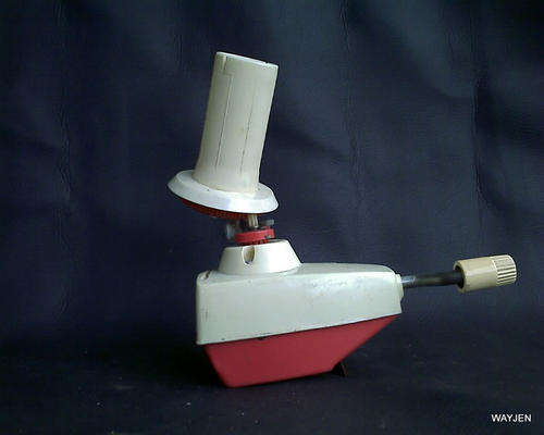 WOOL WINDER. 100% WORKING. NOTE: NO TABLE GRIP. NO WOOL FEEDER.