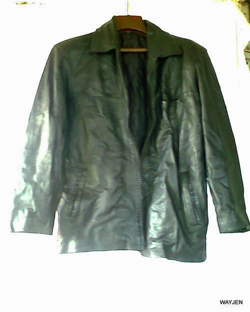BLACK FAUX LEATHER JACKET. MEDIUM.