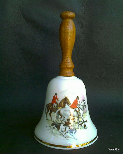 JASON WORKS.FINE BONE CHINA HAND BELL. STAFFORDSHIRE ENGLAND. WOODEN HANDLE. EXCELLENT CONDITION.
