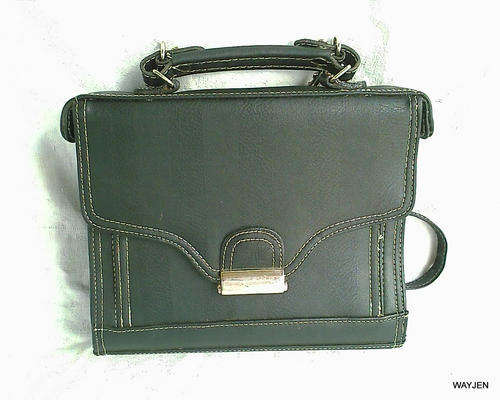 BEAUTIFUL BLACK BOX TYPE HANDBAG WITH WHITE STITCHING.7 DIFFERENT PACKING SPACES. 3 ZIPS WORKING.