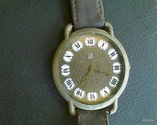 "WIN" MENS WATCH. NEEDS BATTERY. INSCRIBED ON REAR. NOT TESTED.