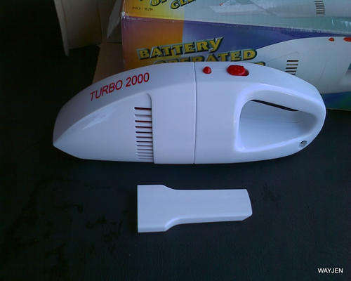 BATTERY OPERATED VACUUM CLEANER WITH DC JACK. TAKES 2 PENLIGHT BATTERIES. WORKING.