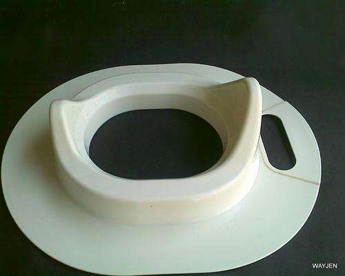 TOILET SEAT TRAINER. NEW.