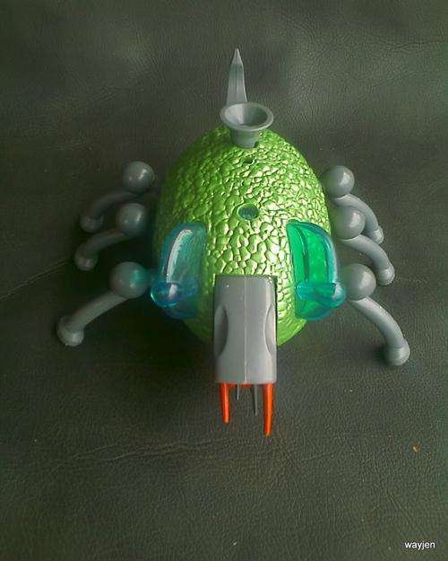 ROBOTIC SPIDER. WORKS WITH BATTERIES (NOT INCLUDED). GOES ON AND LEGS MOVE TO WALK.MGA ENTERTAINMENT
