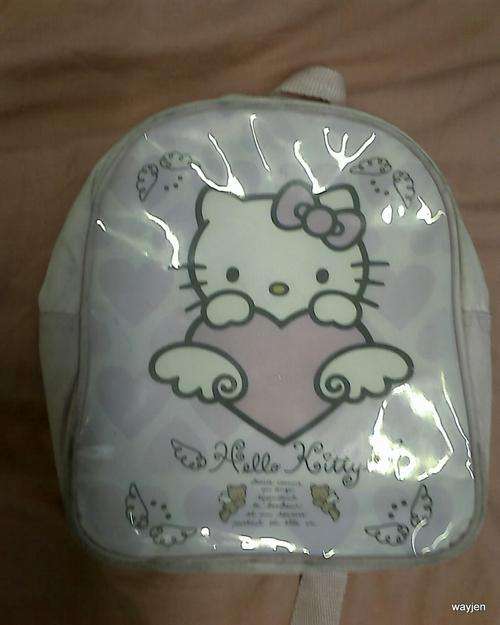 HELLO KITTY PINK BACKPACK. ZIP IS A PROBLEM AS IT WONT WORK AND THE BAG IS GRUBBY.