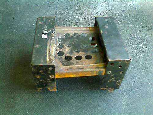 ARMY TYPE POCKET-SIZE COLLAPSIBLE COOKER. PLEASE NOTE THE CONDITION. USED. SOME RUSTING.