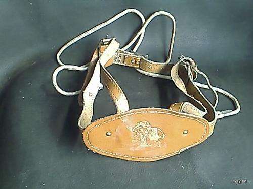 TODDLERS SAFETY HARNESS. LEATHER. SLIGHT MARKS.