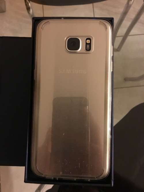 Samsung galaxy S7 edge!! Silver. Like new.