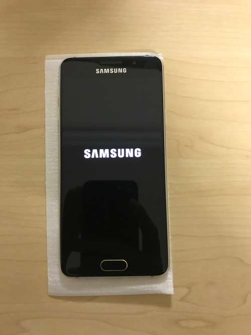 Samsung Galaxy A3 (2016). Gold.