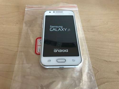Samsung Galaxy J1 - Like new. Dual sim!