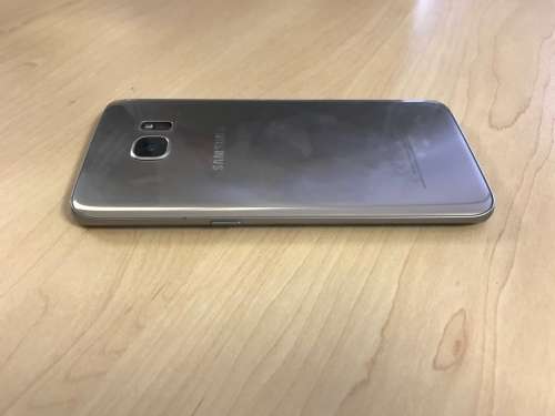 Samsung Galaxy S7 Edge | Gold . Mint condition.