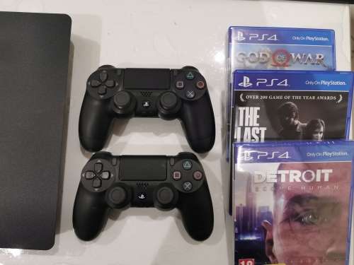 PlayStation 4 500GB Console + 3 Games and 2 controllers