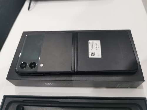 Samsung Galaxy Z Flip 3 5G Phantom Black | Clearance