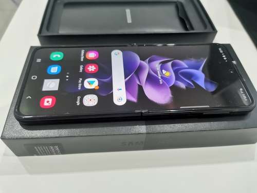 Samsung Galaxy Z Flip 3 5G Phantom Black | Clearance
